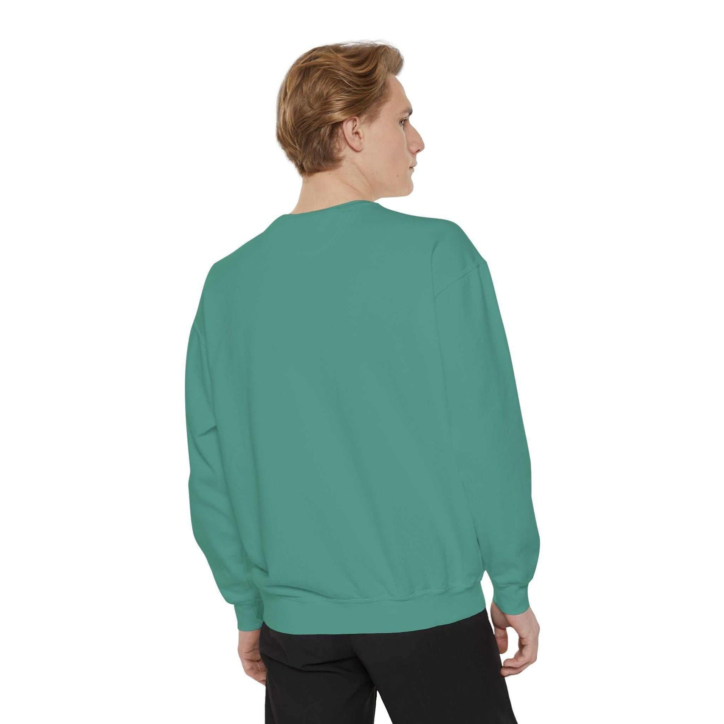 Luxurious unisex sweatshirt in Great Lakes style, ideal for colder seasons.